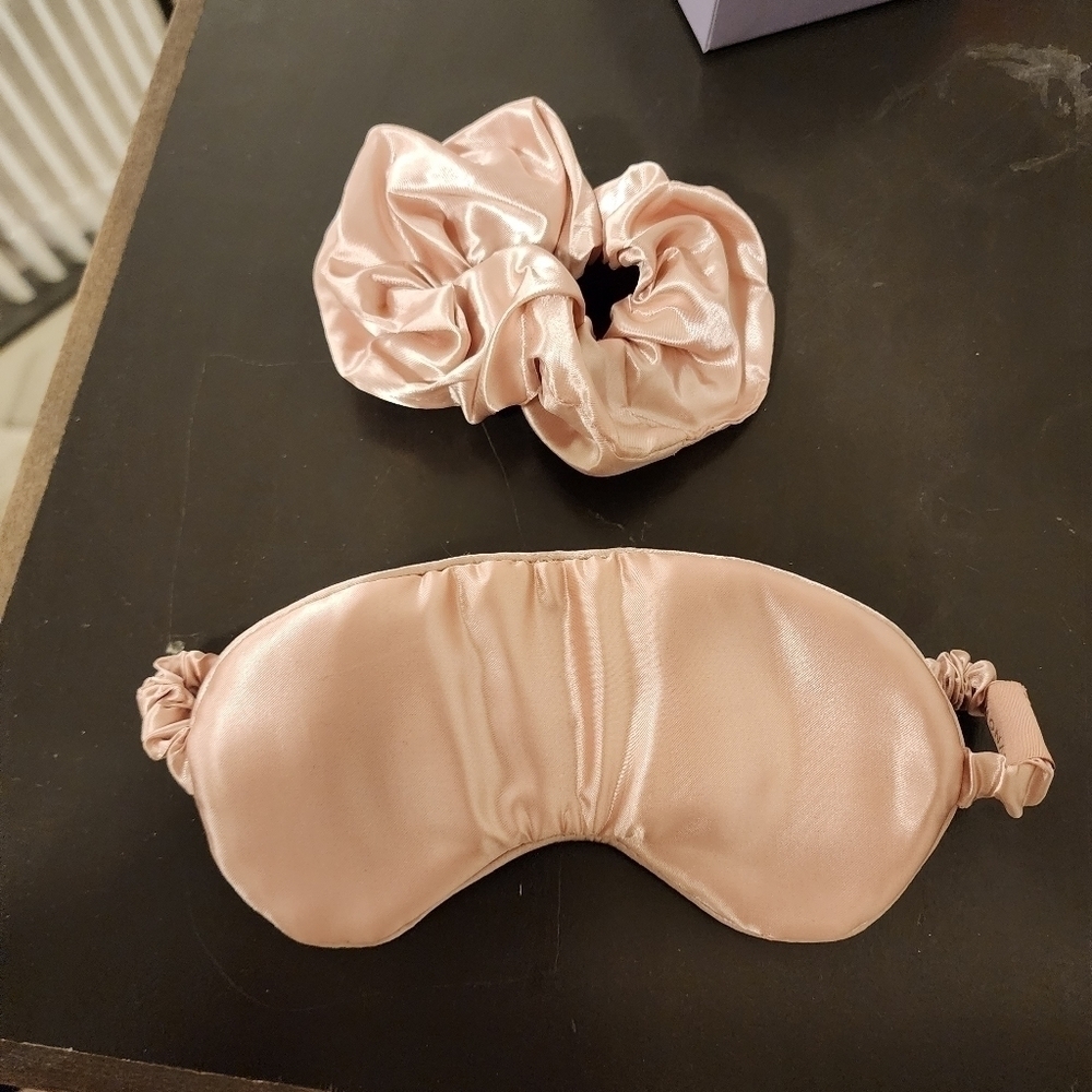 Monat Eye Mask & Hair Scrunchie - Picture 4 of 4